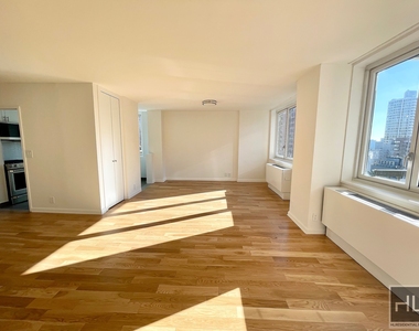 East 34 Street - Photo Thumbnail 3