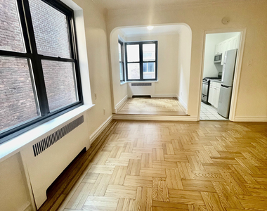 124 East 24th Street - Photo Thumbnail 2