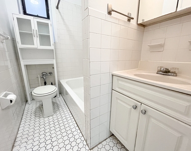 405 West 45th Street - Photo Thumbnail 5