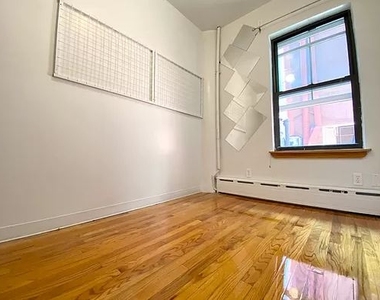 1370 York Avenue - Photo Thumbnail 2