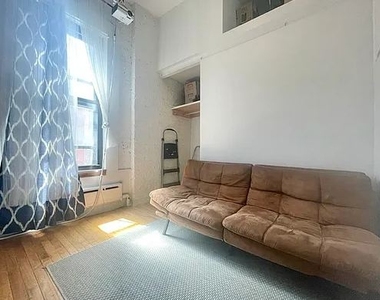 1370 York Avenue - Photo Thumbnail 1