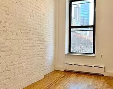 1370 York Avenue - Photo Thumbnail 4