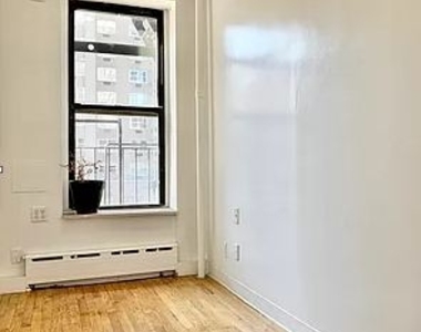 1370 York Avenue - Photo Thumbnail 3