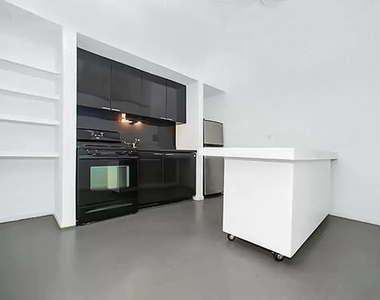 448 West 37th Street - Photo Thumbnail 6