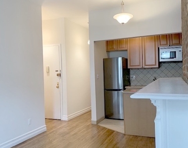 54 West 76th Street - Photo Thumbnail 3