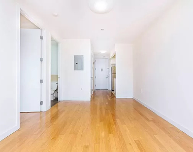 924 Metropolitan Avenue - Photo Thumbnail 5