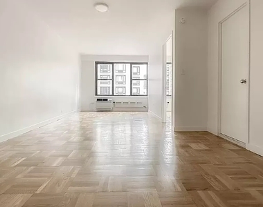 West 13th Street - Photo Thumbnail 3