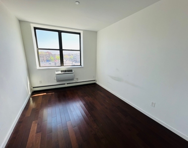 45 Hinckley Place - Photo Thumbnail 12