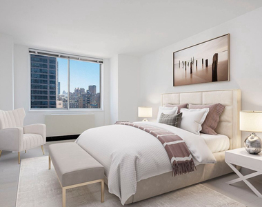 East 52nd Street - Photo Thumbnail 5