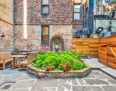 Bleecker Street - Photo Thumbnail 4