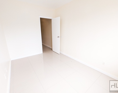 419 Gates Avenue - Photo Thumbnail 2