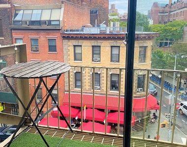 Greenwich Street at West 10th Street - Photo Thumbnail 5
