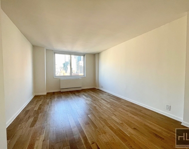 East 34 Street - Photo Thumbnail 5