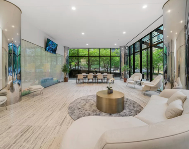 1113 York Avenue - Photo Thumbnail 11