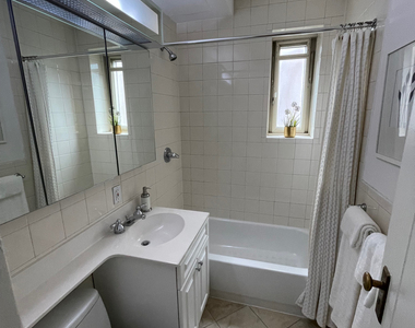 359 East 20th Street - Photo Thumbnail 5