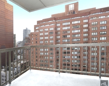 East 34 Street - Photo Thumbnail 4