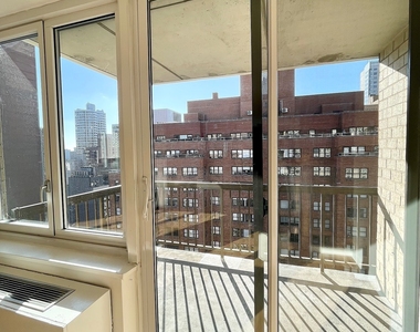 East 34 Street - Photo Thumbnail 5
