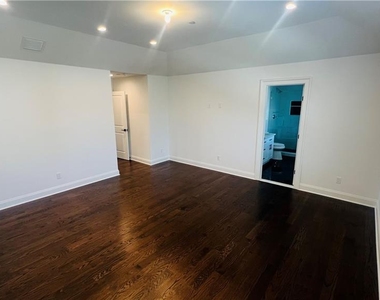 130 Park Avenue - Photo Thumbnail 3