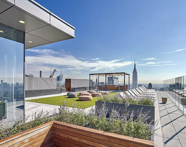  West 31st Street - Photo Thumbnail 4