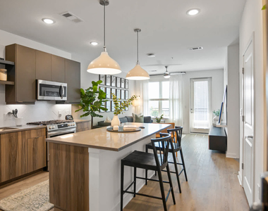 652 Angier Avenue Ne - Photo Thumbnail 3