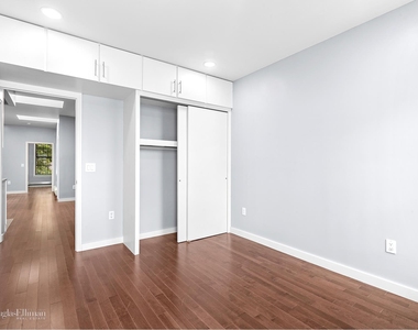652 58th St - Photo Thumbnail 3