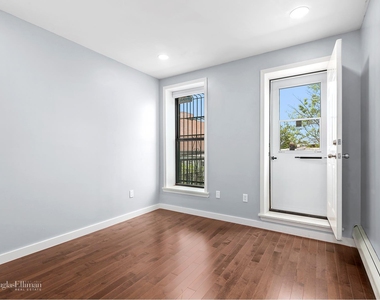 652 58th St - Photo Thumbnail 4