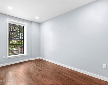 652 58th St - Photo Thumbnail 5