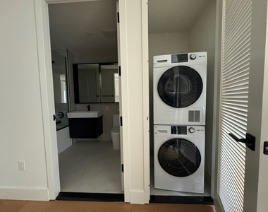 130 Hope Street - Photo Thumbnail 4