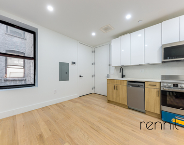 2039 Gates Avenue - Photo Thumbnail 2