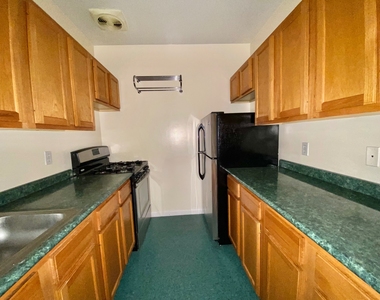95 Seigel Street - Photo Thumbnail 2