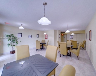 9273 Collins Ave - Photo Thumbnail 4