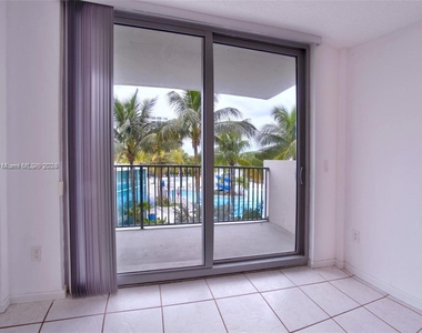 9273 Collins Ave - Photo Thumbnail 25