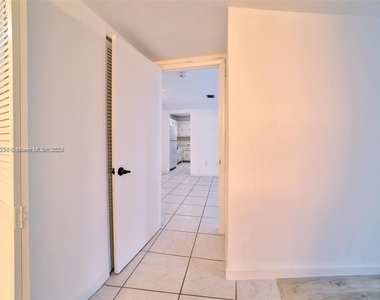 9273 Collins Ave - Photo Thumbnail 20