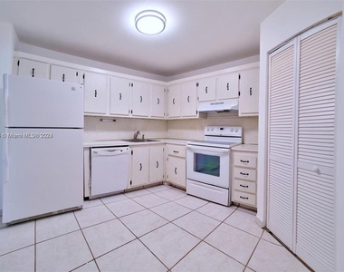 9273 Collins Ave - Photo Thumbnail 17