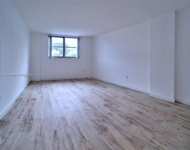 9273 Collins Ave - Photo Thumbnail 13
