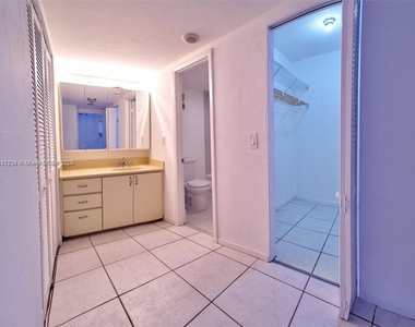 9273 Collins Ave - Photo Thumbnail 10
