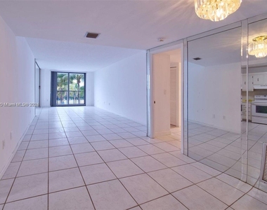 9273 Collins Ave - Photo Thumbnail 26