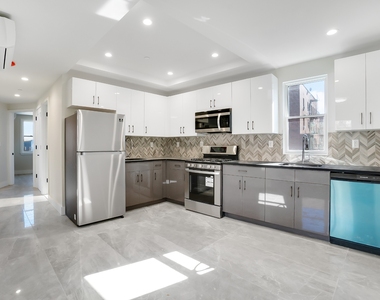 800 Empire Boulevard - Photo Thumbnail 1