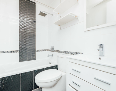 31 Montrose Avenue - Photo Thumbnail 8