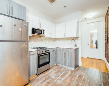 31 Montrose Avenue - Photo Thumbnail 1