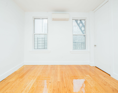 31 Montrose Avenue - Photo Thumbnail 7