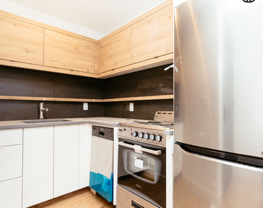 1020 Manhattan Avenue - Photo Thumbnail 4