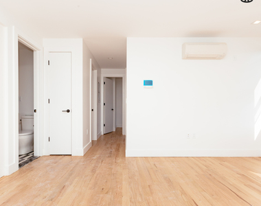 1020 Manhattan Avenue - Photo Thumbnail 2