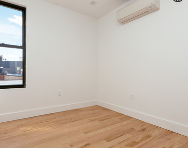 1020 Manhattan Avenue - Photo Thumbnail 6