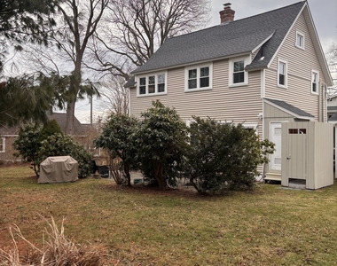 11 Uncas Road - Photo Thumbnail 8