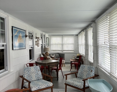 11 Uncas Road - Photo Thumbnail 5