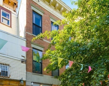 772 Saint Johns Place - Photo Thumbnail 5