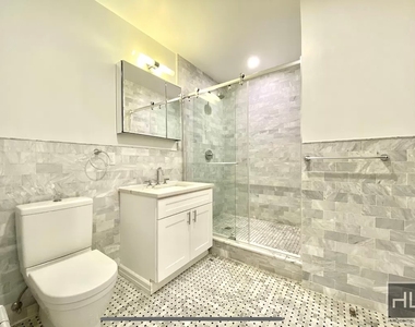 East 48th Street - Photo Thumbnail 5