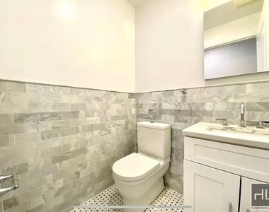 East 48th Street - Photo Thumbnail 4