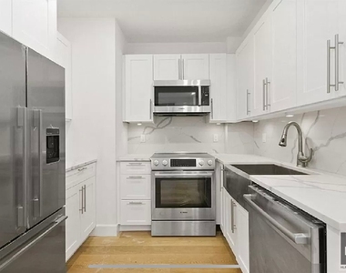 East 48th Street - Photo Thumbnail 3